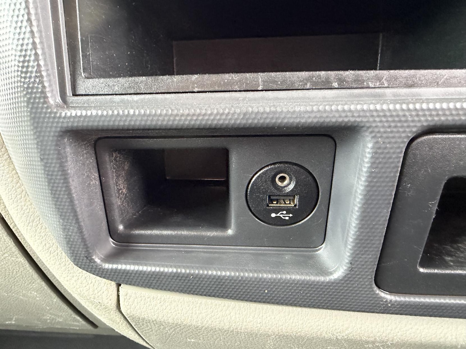 Used Nissan Cabstar 2016 for sale - 77536389: Photo 24