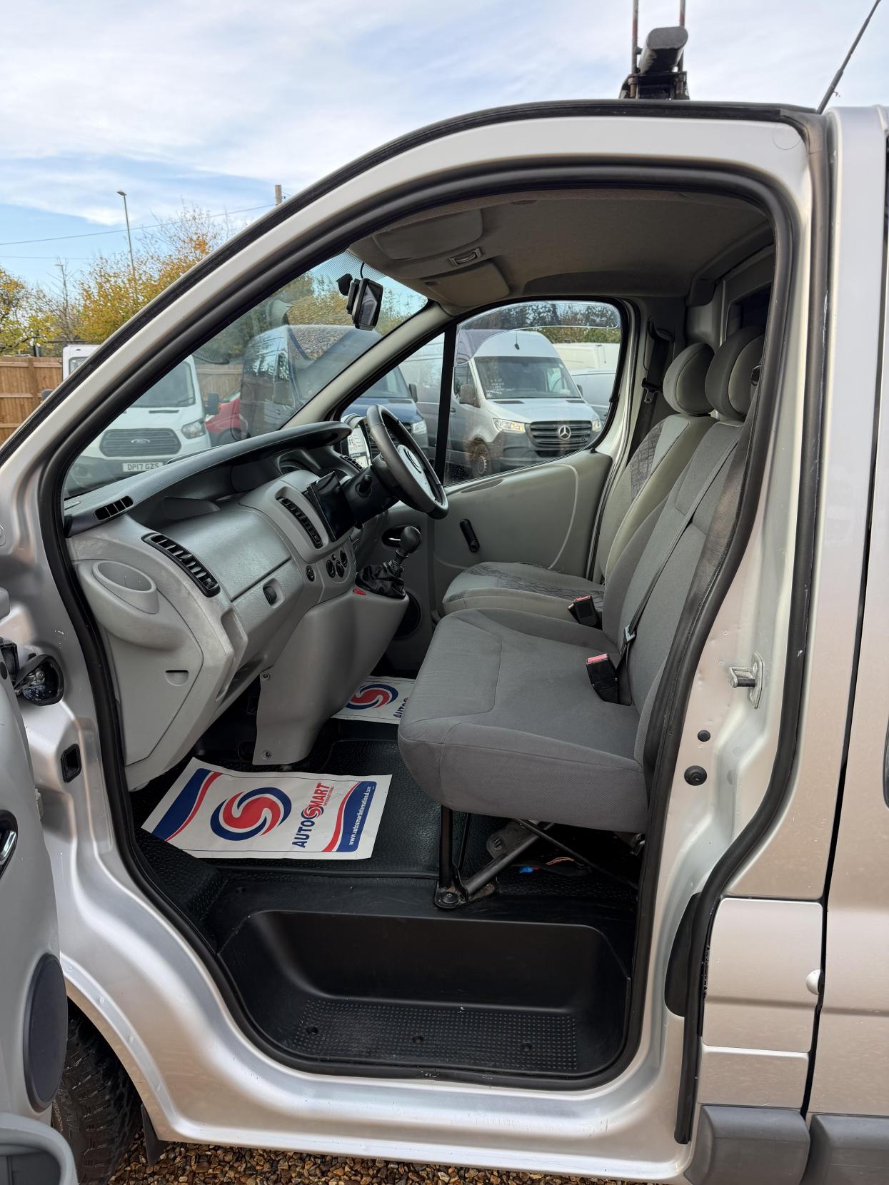 Used Vauxhall Vivaro 2005 for sale - 76431199: Photo 13