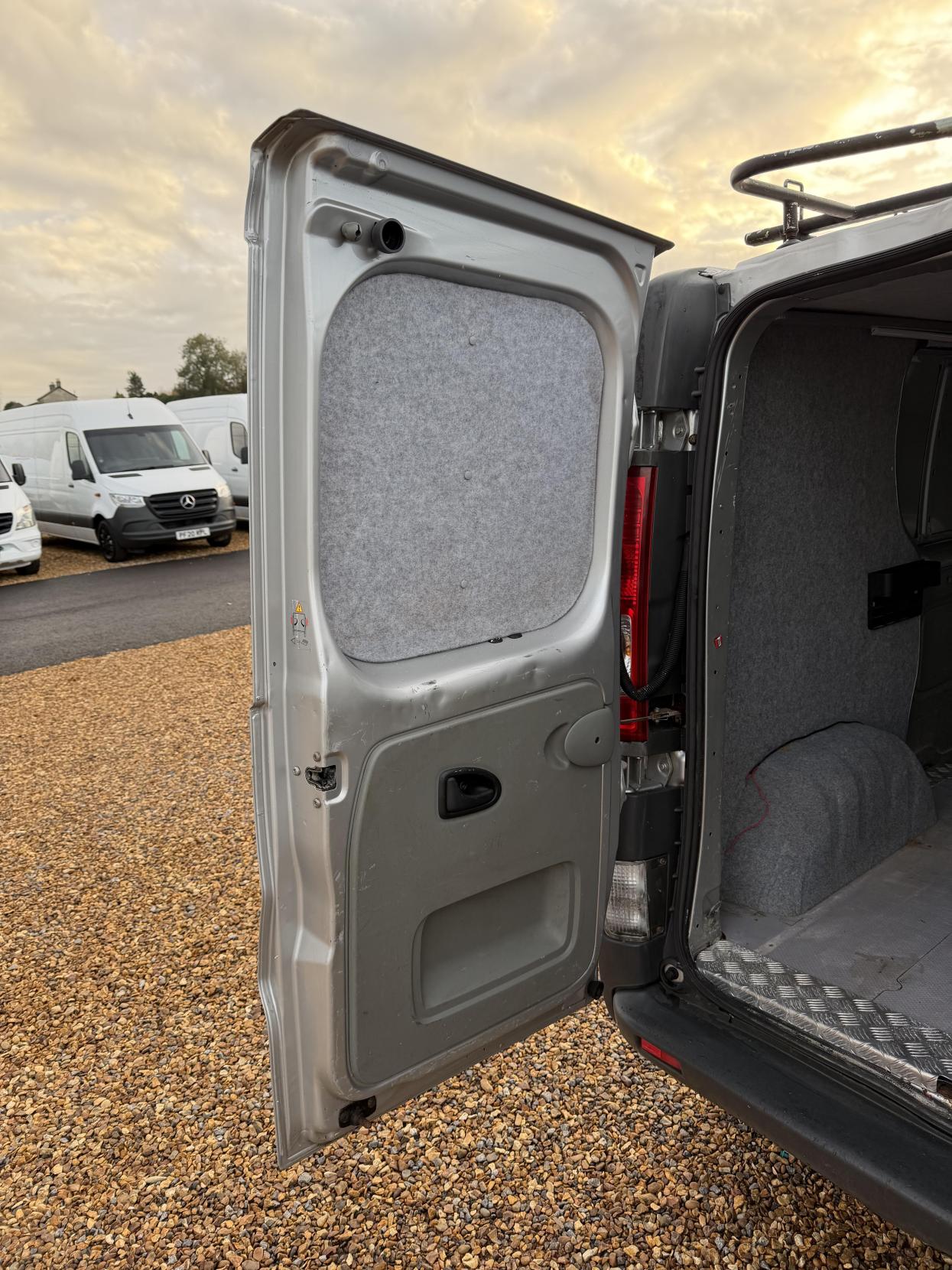 Used Vauxhall Vivaro 2005 for sale - 76431199: Photo 26