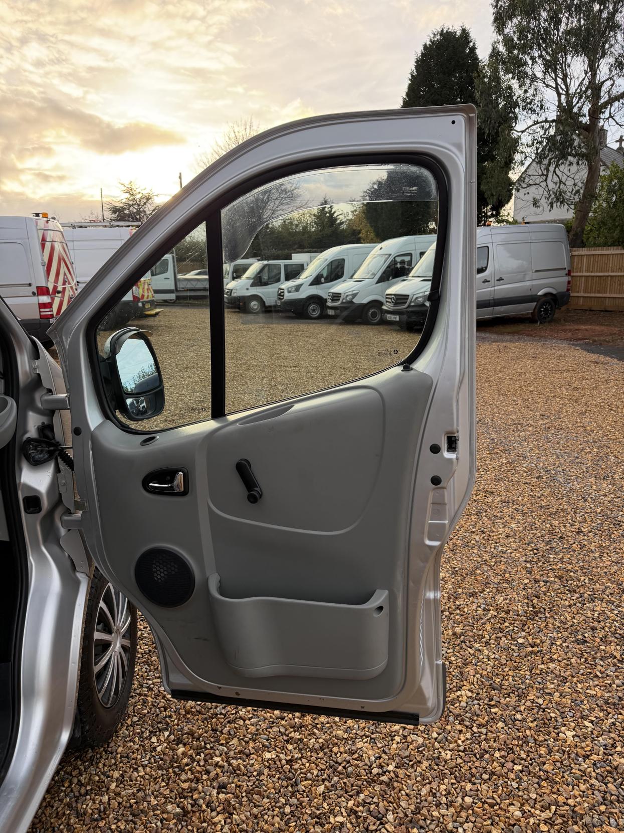 Used Vauxhall Vivaro 2005 for sale - 76431199: Photo 9