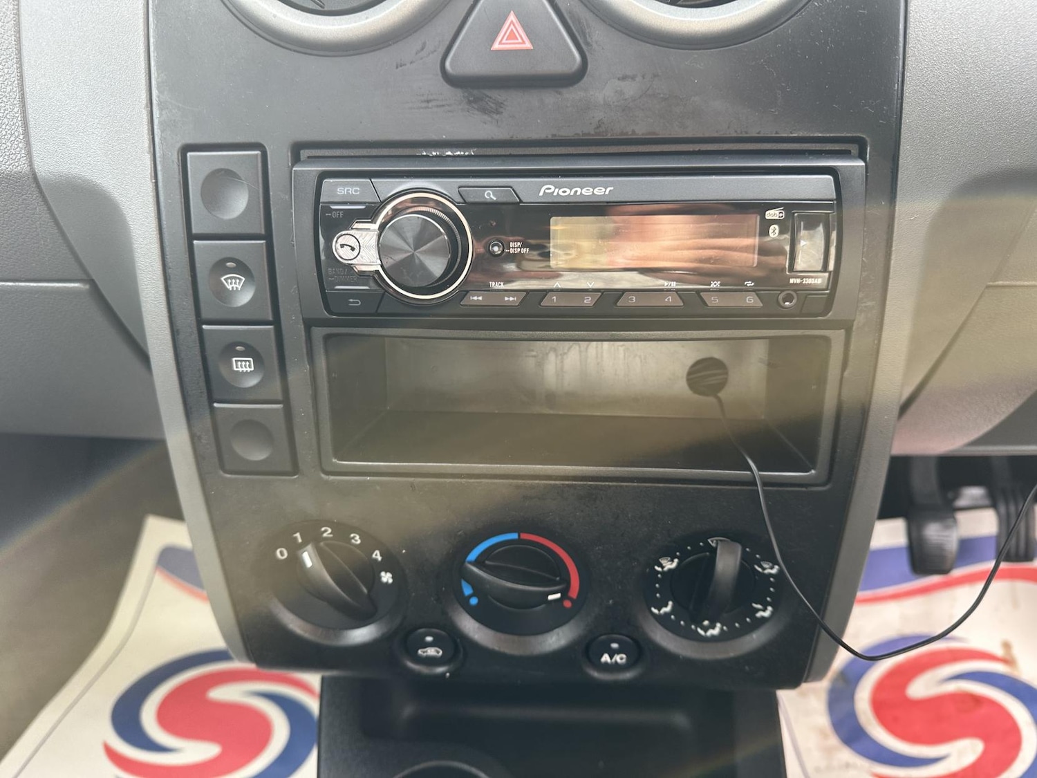 Used Ford Fusion 2004 for sale - 76151051: Photo 10