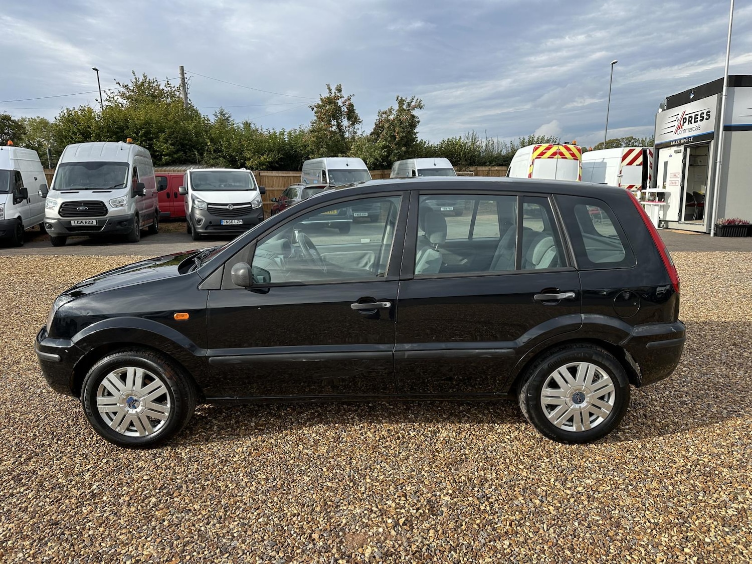 Used Ford Fusion 2004 for sale - 76151051: Photo 6
