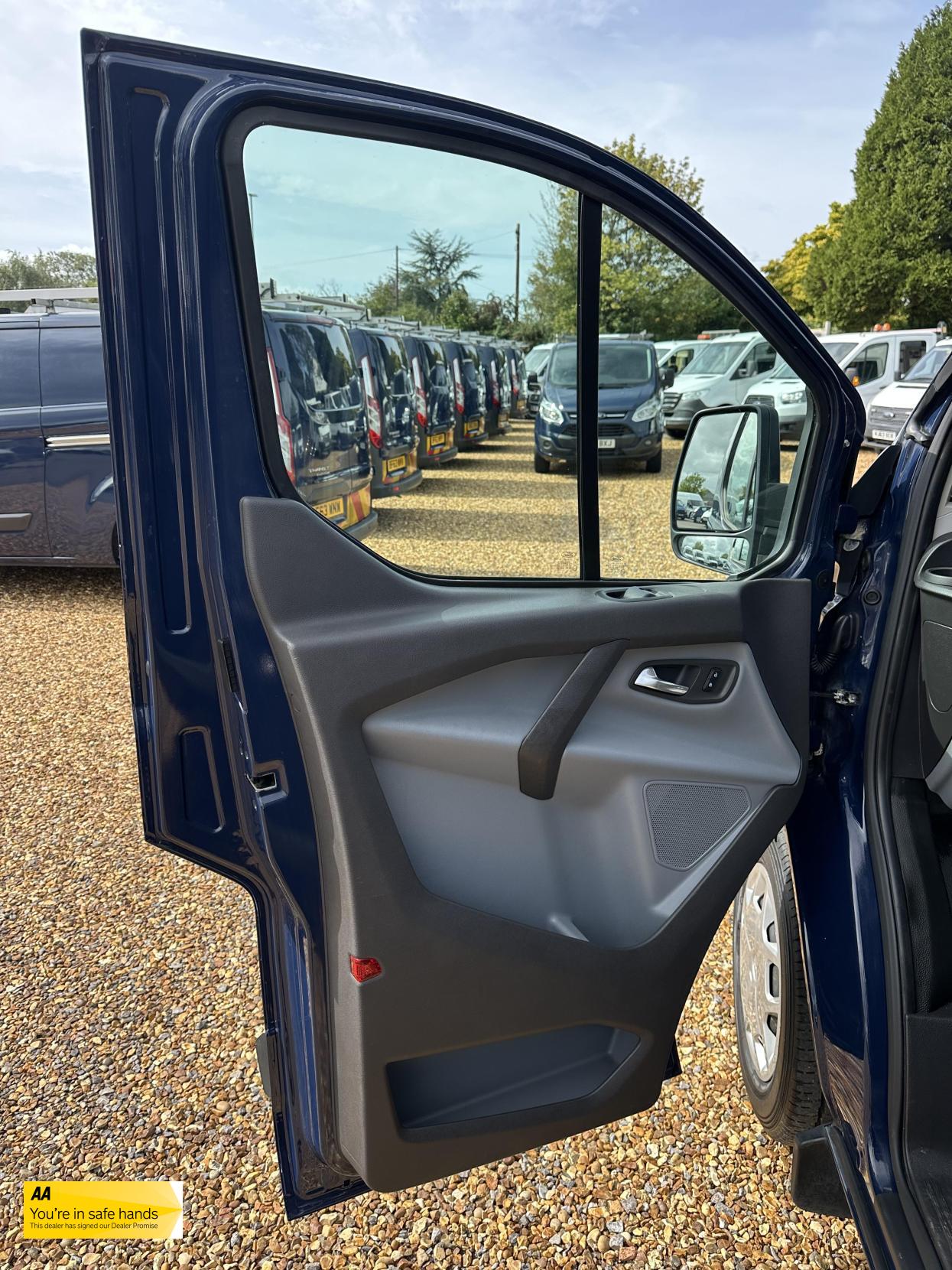 Used Ford Transit Custom 2015 for sale - 75989732: Photo 11