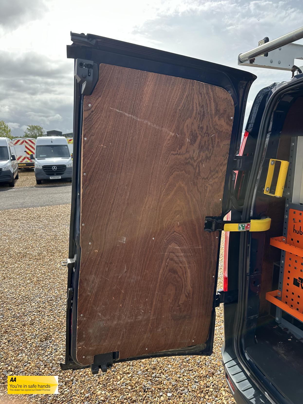 Used Ford Transit Custom 2015 for sale - 75989732: Photo 33