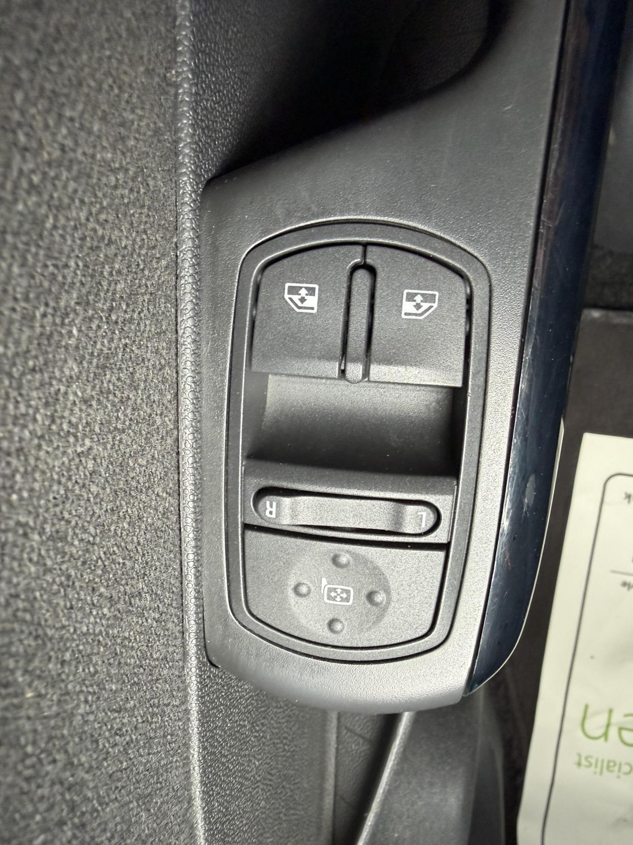 Used Vauxhall Corsa 2009 for sale - 76507903: Photo 20