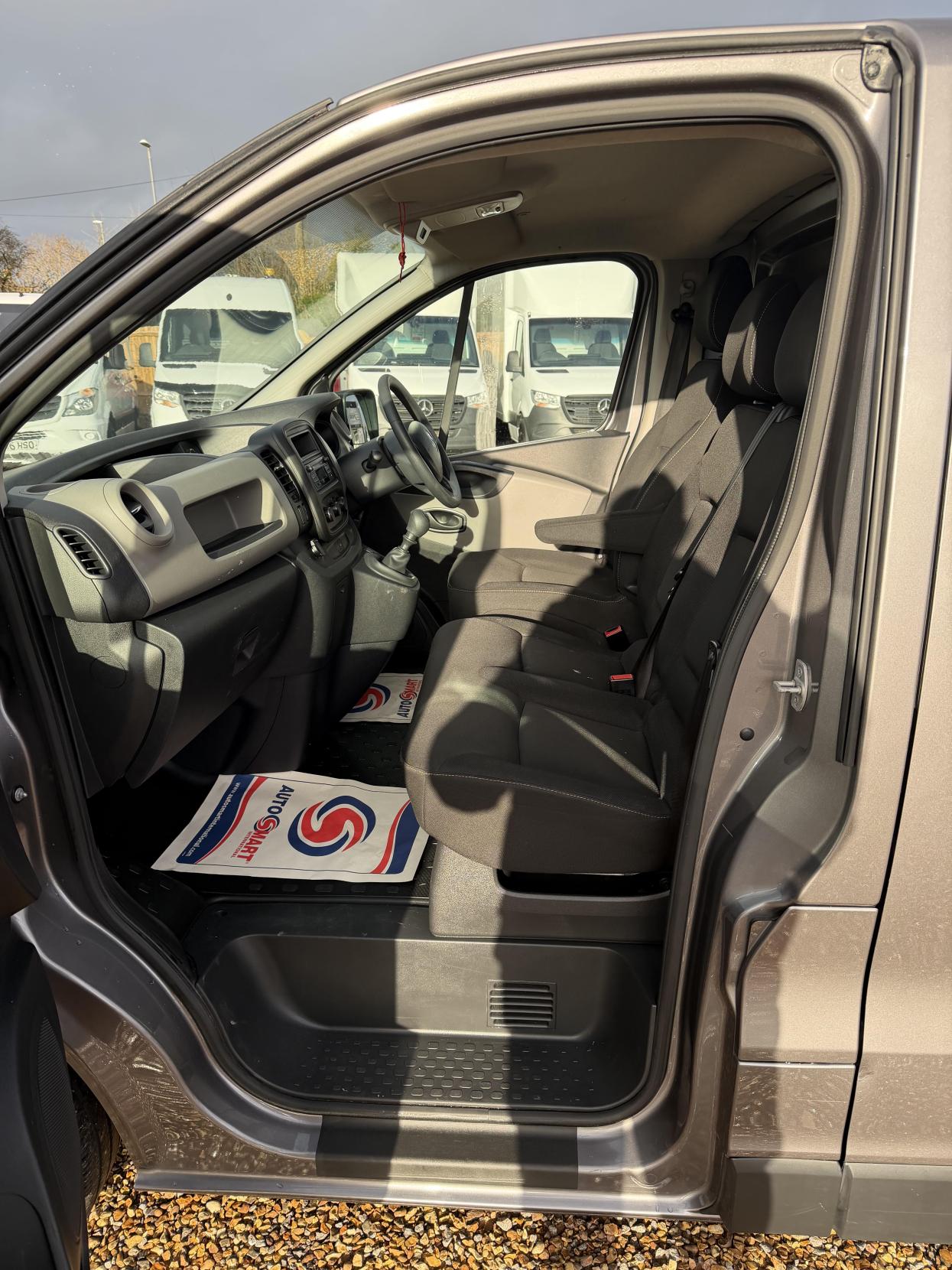 Used Renault Trafic 2017 for sale - 76911527: Photo 17