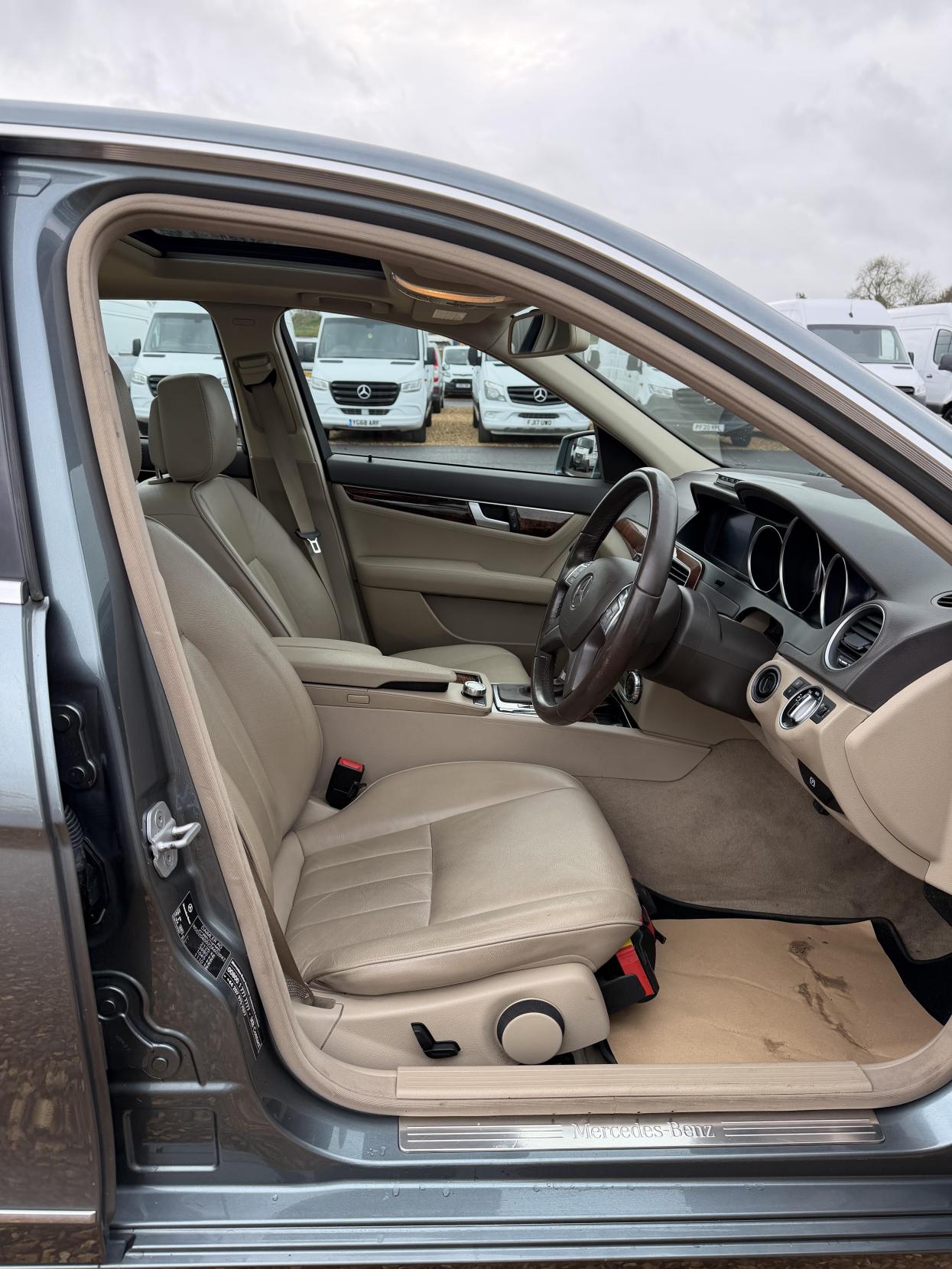 Used Mercedes-Benz C Class 2011 for sale - 76526554: Photo 12