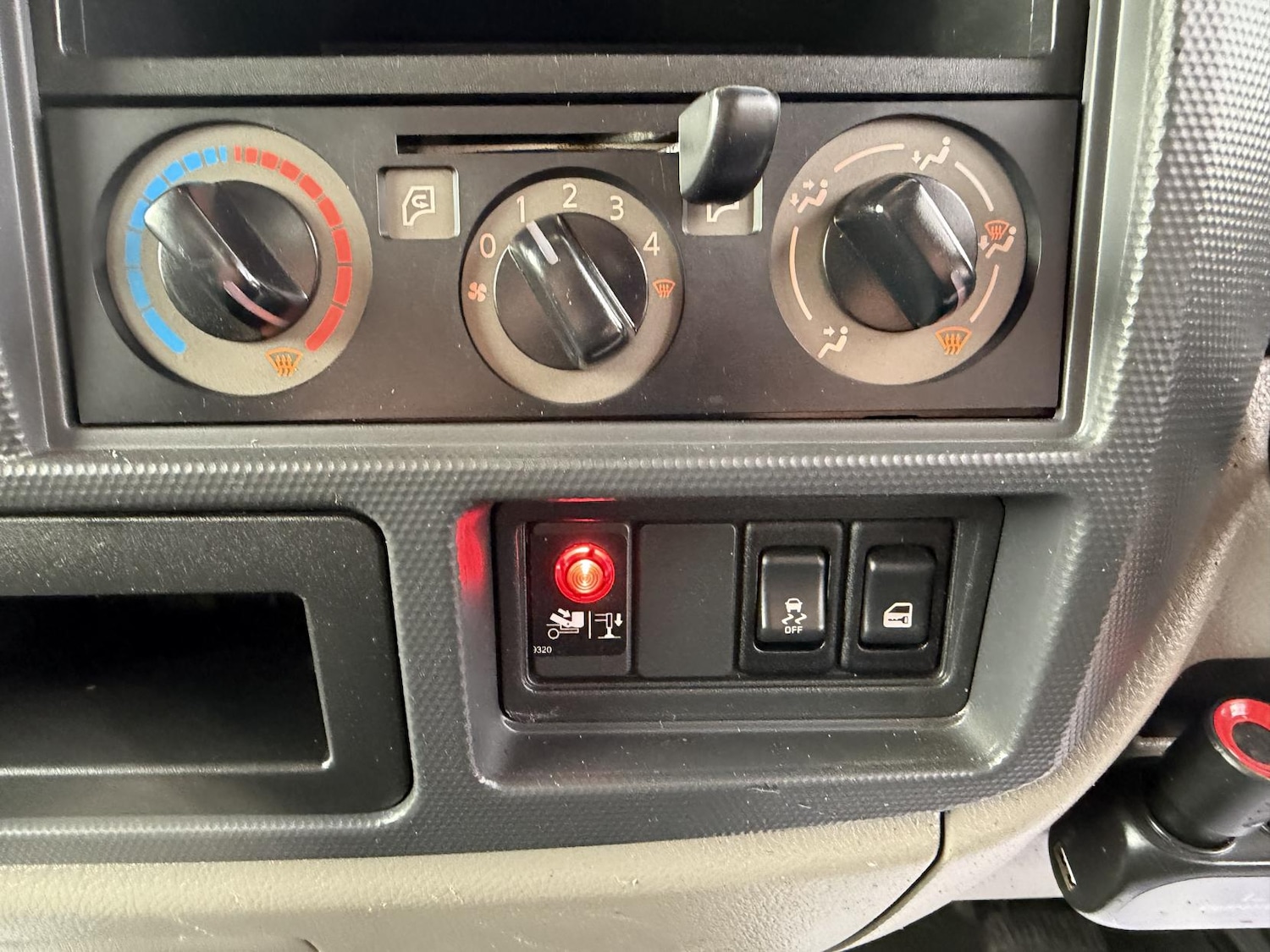 Used Nissan Cabstar 2015 for sale - 76853545: Photo 18