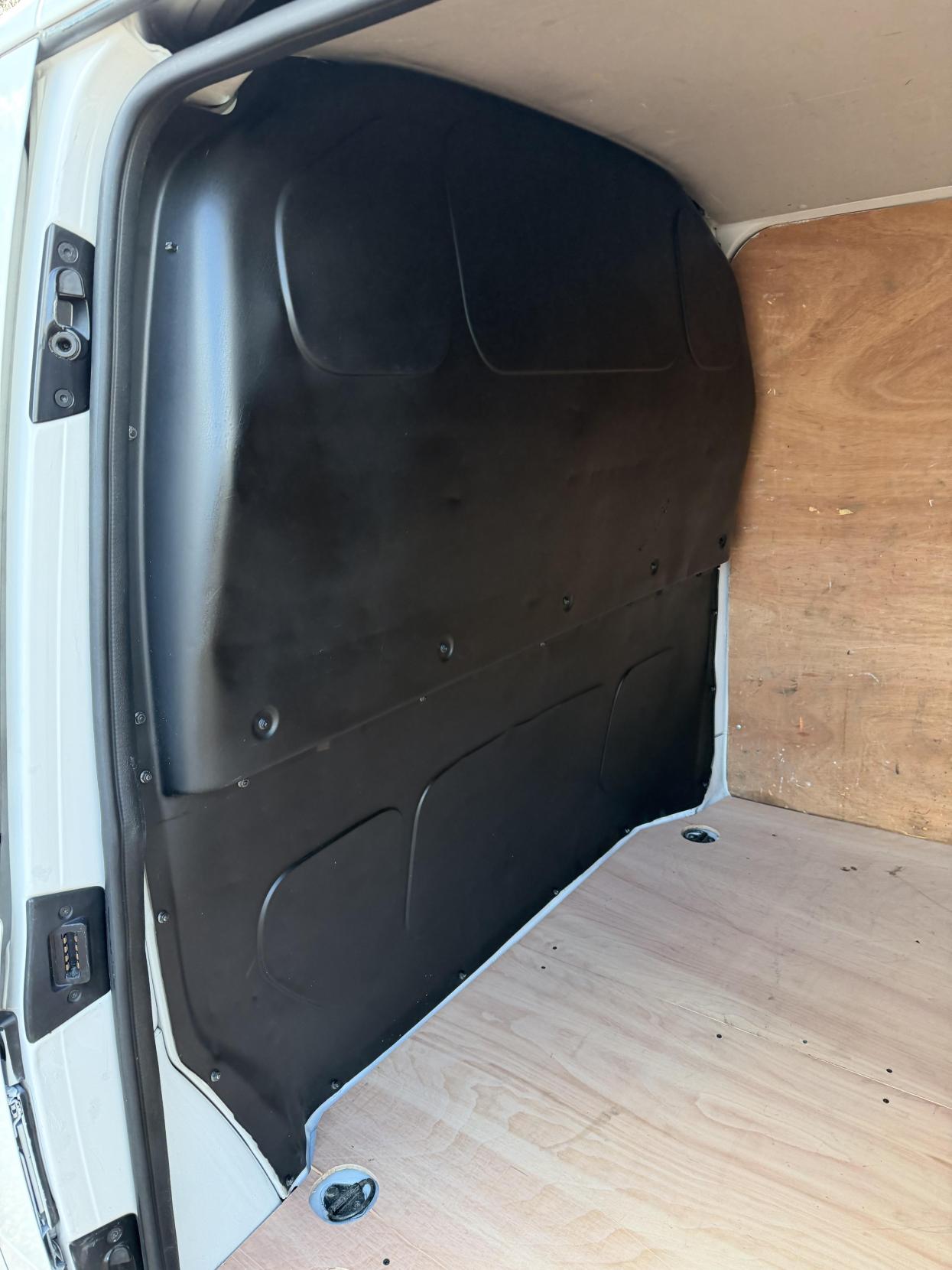 Used Volkswagen Transporter 2021 for sale - 77881458: Photo 28