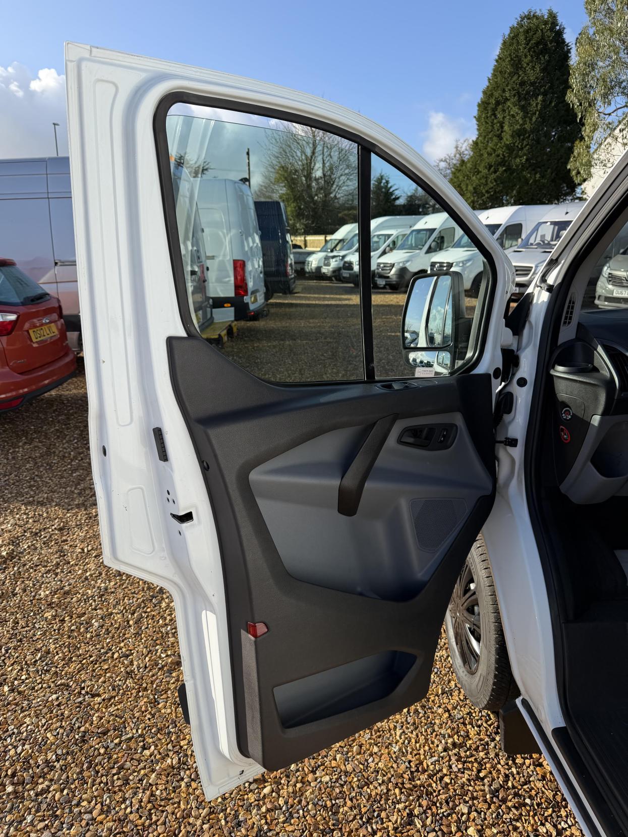 Used Ford Transit Custom 2015 for sale - 76671036: Photo 15