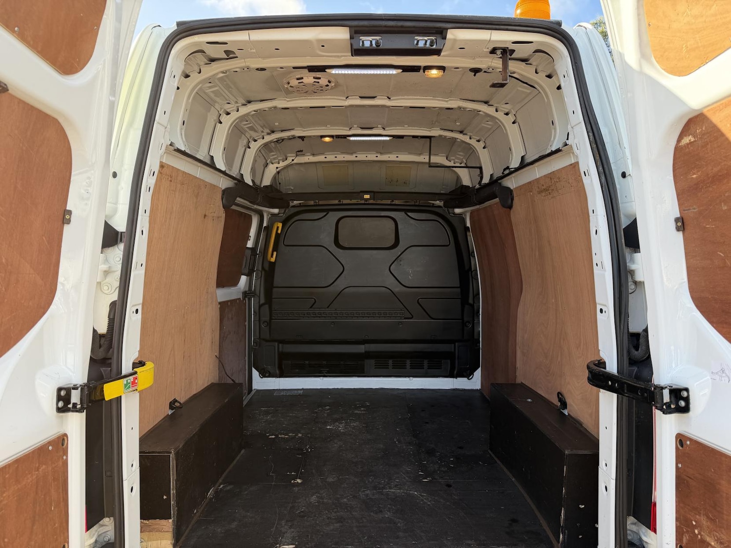 Used Ford Transit Custom 2015 for sale - 76671036: Photo 40