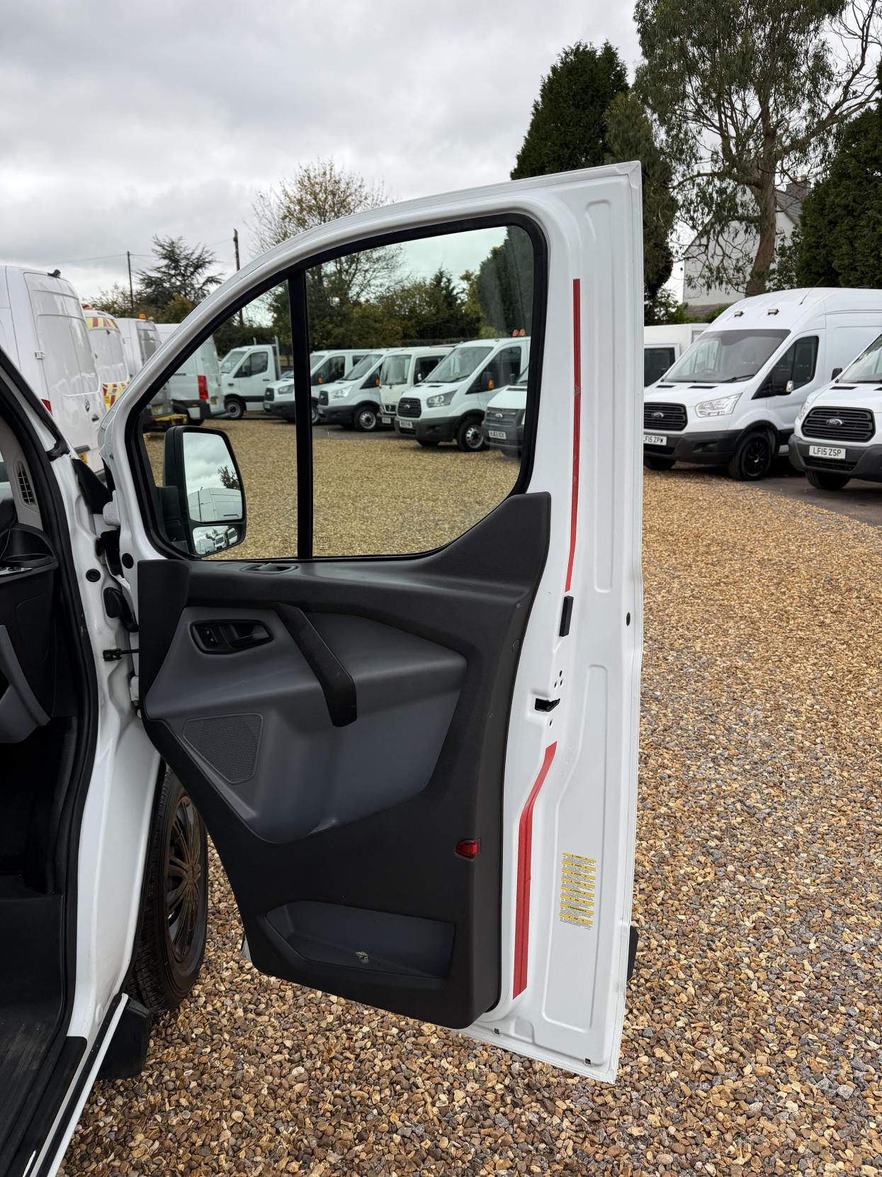 Used Ford Transit Custom 2015 for sale - 76306116: Photo 15