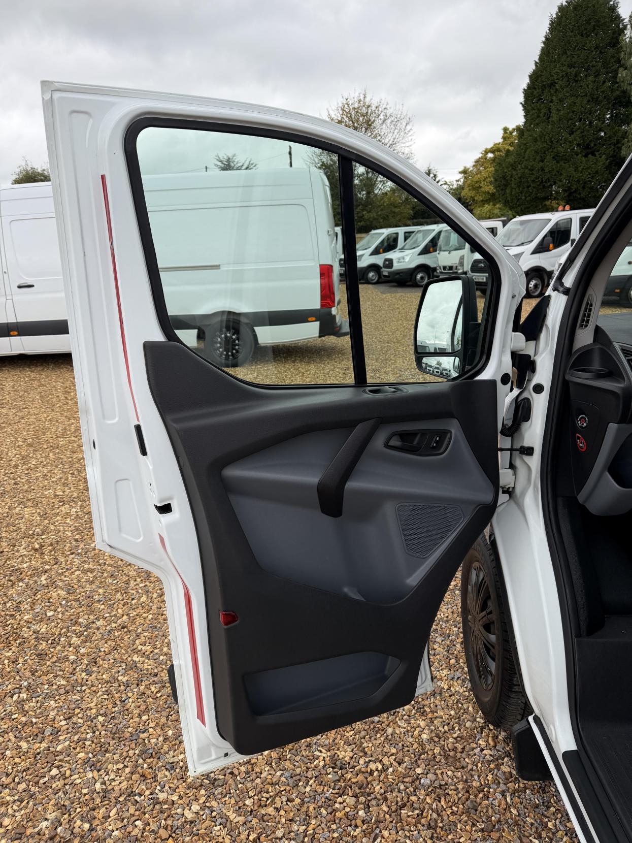 Used Ford Transit Custom 2015 for sale - 76306116: Photo 24