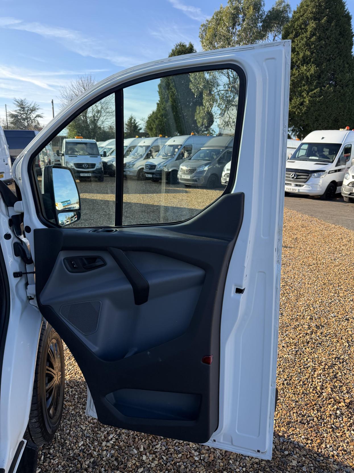 Used Ford Transit Custom 2015 for sale - 76660599: Photo 11