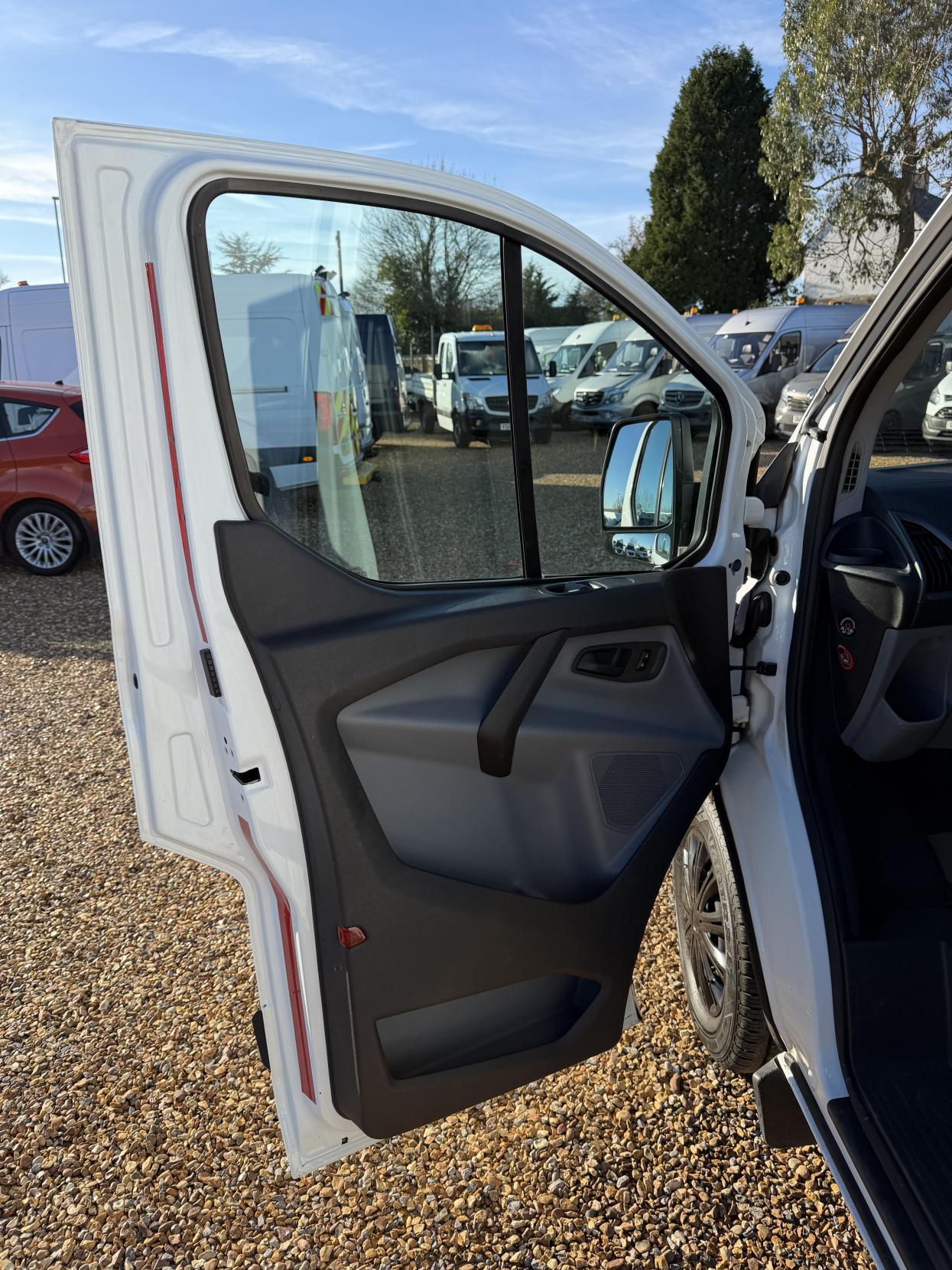 Used Ford Transit Custom 2015 for sale - 76660599: Photo 12