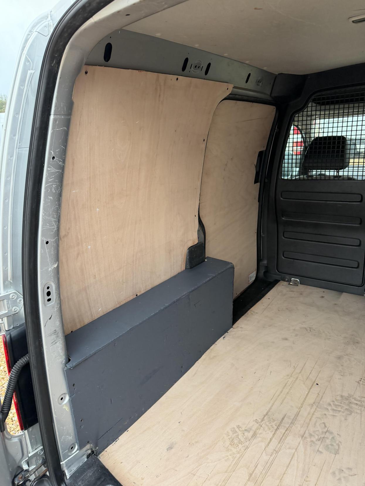 Used Volkswagen Transporter 2012 for sale - 76497780: Photo 28