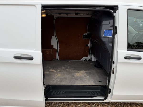 Used Mercedes-Benz Vito 2018 for sale - 76269579: Photo 32