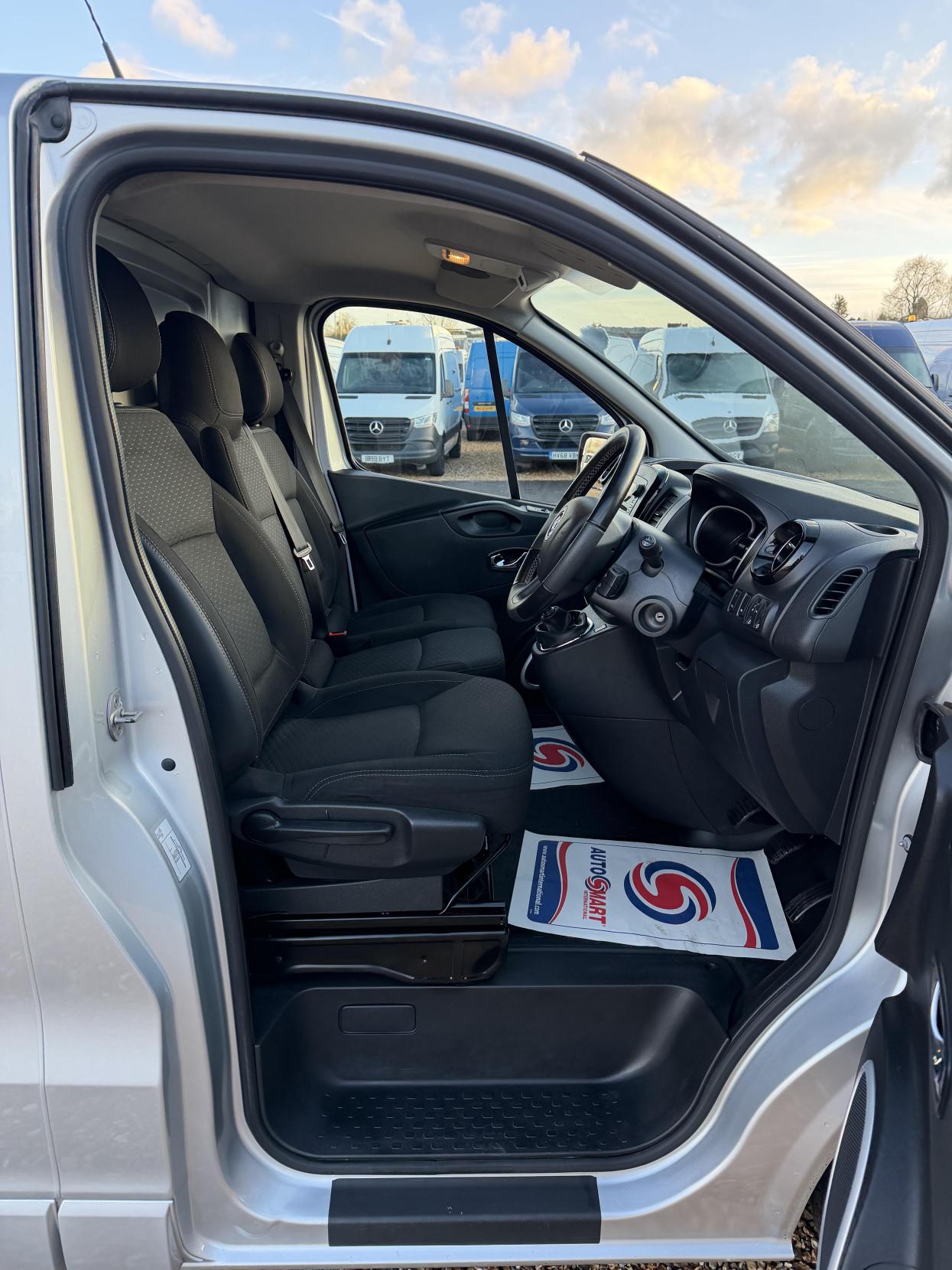 Used Vauxhall Vivaro 2018 for sale - 77438786: Photo 11