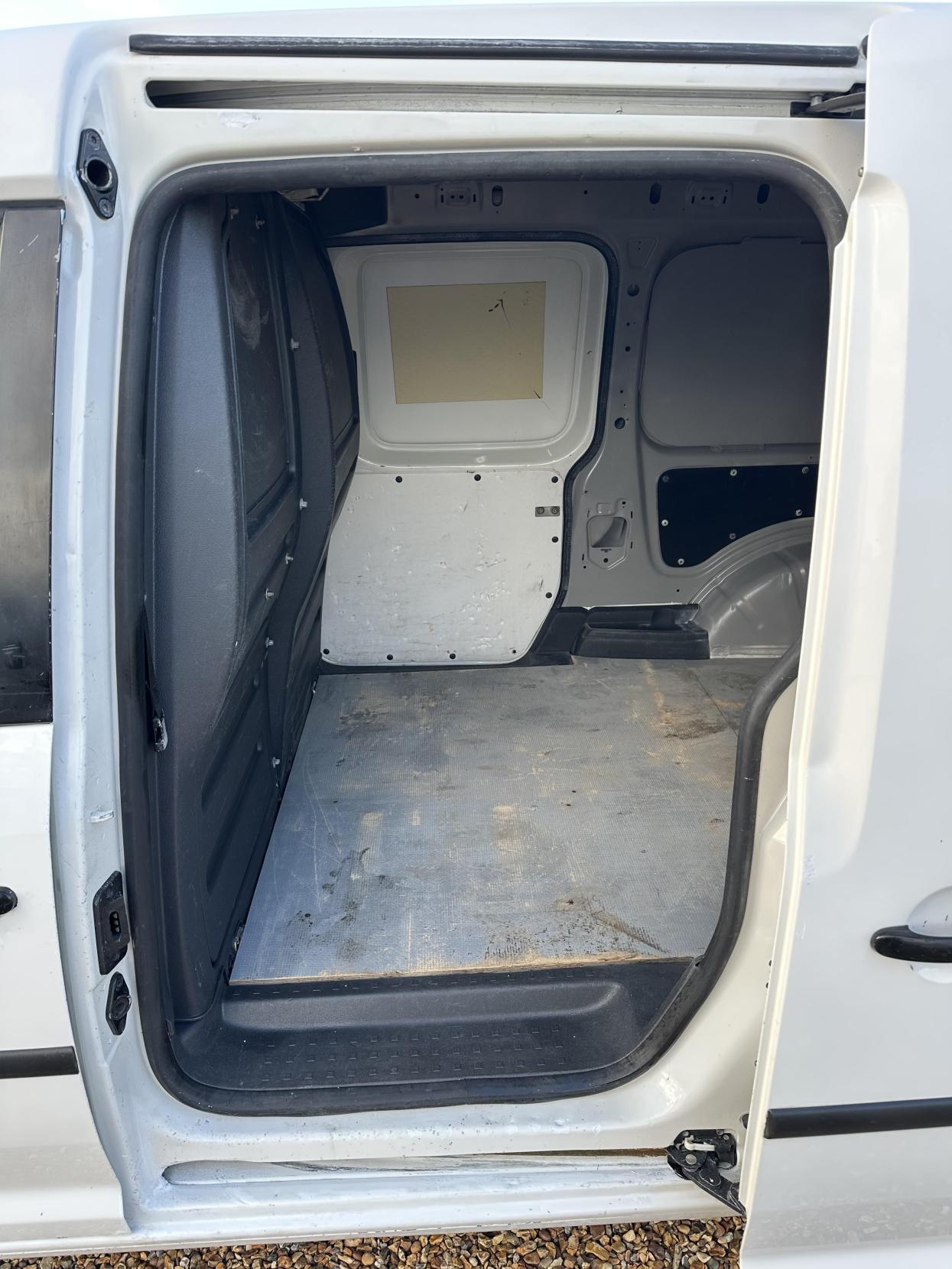 Used Volkswagen Caddy Maxi 2013 for sale - 77225338: Photo 24