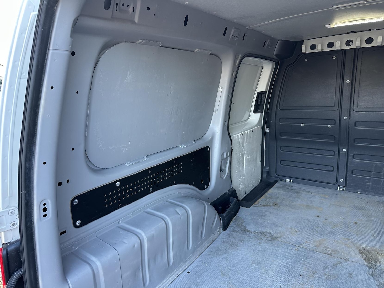 Used Volkswagen Caddy Maxi 2013 for sale - 77225338: Photo 38