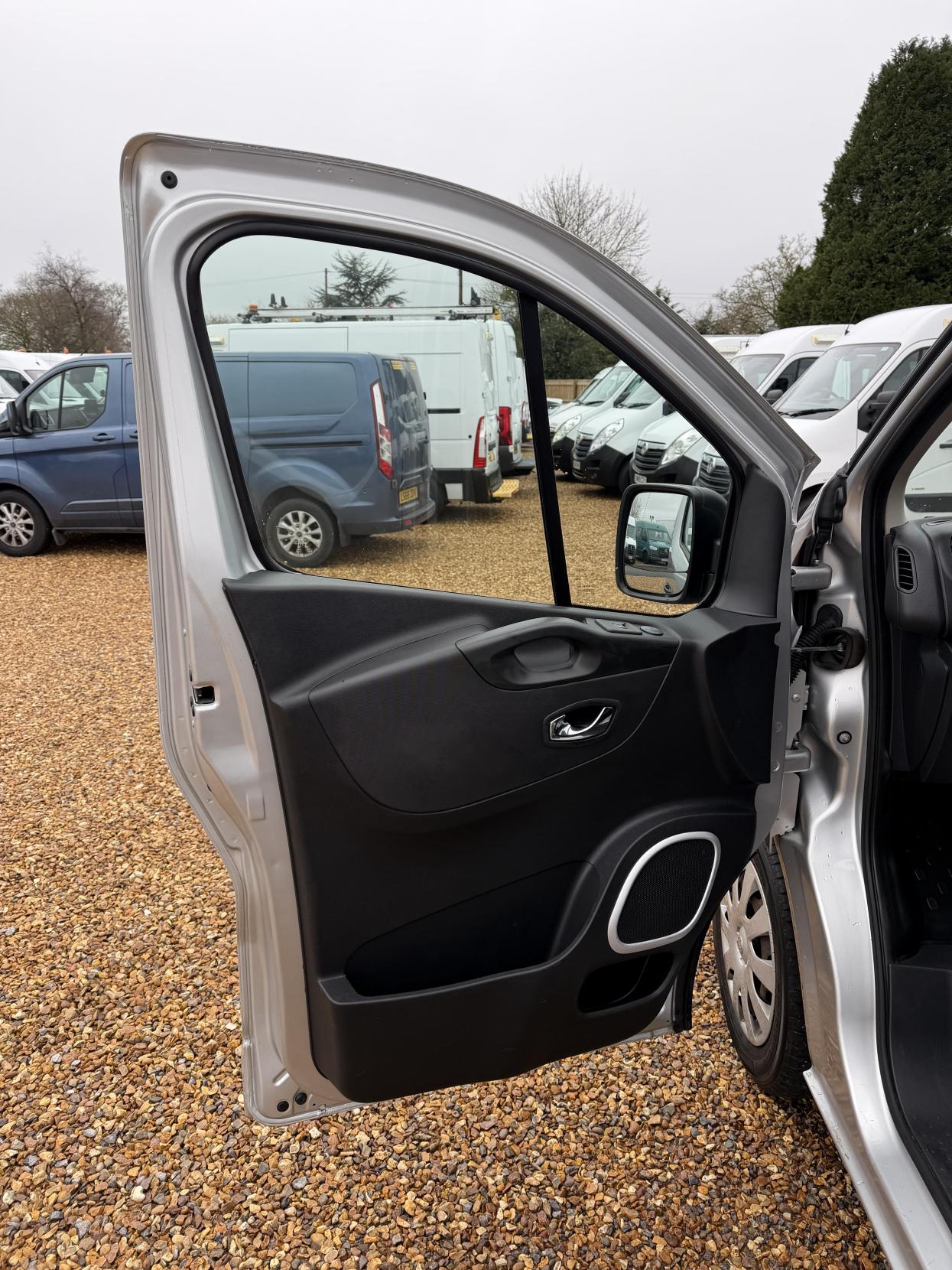 Used Vauxhall Vivaro 2018 for sale - 77504521: Photo 12