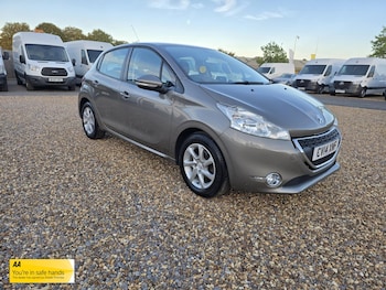 Used Peugeot 208 2014 for sale - 75688340: Photo