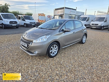 Used Peugeot 208 2014 for sale - 75688340: Photo