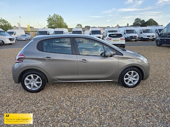 Used Peugeot 208 2014 for sale - 75688340: Photo