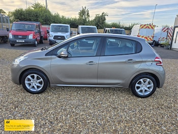 Used Peugeot 208 2014 for sale - 75688340: Photo