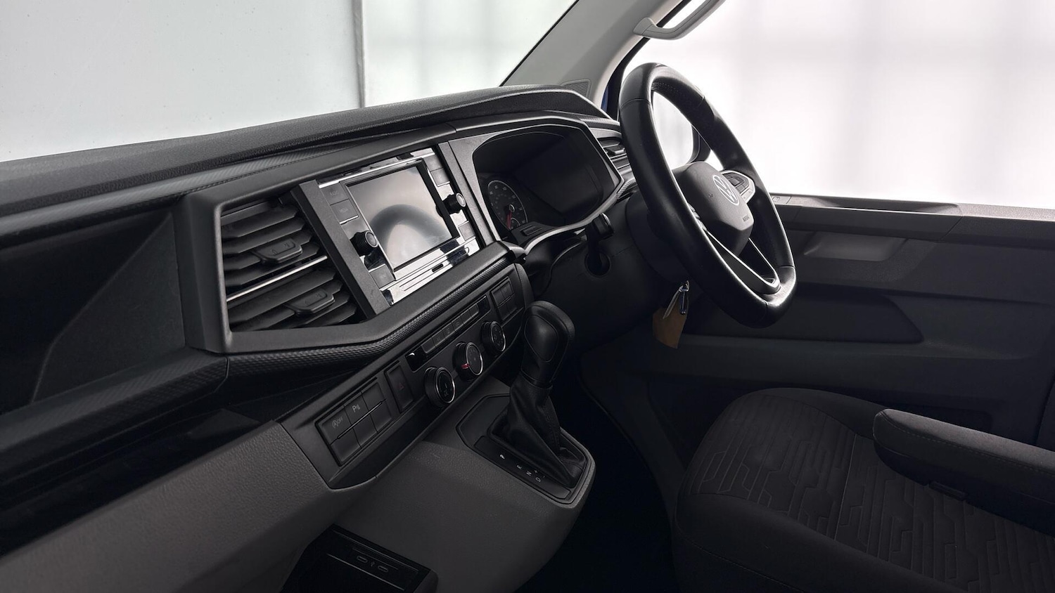 Used Volkswagen Transporter Shuttle 2021 for sale - 77659170: Photo 2