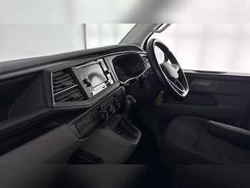 Used Volkswagen Transporter Shuttle 2021 for sale - 76653411: Photo