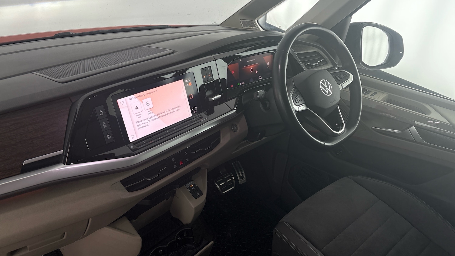 Used Volkswagen Multivan 2024 for sale - 78108844: Photo 2