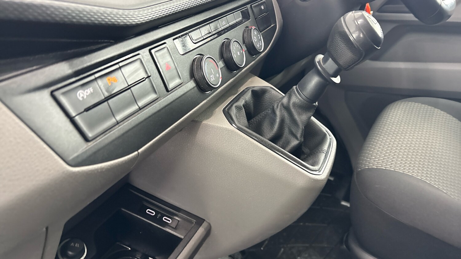 Used Volkswagen Transporter 2022 for sale - 77707995: Photo 35