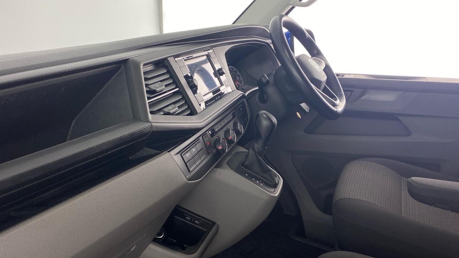 Used Volkswagen Transporter 2024 for sale - 77602926: Photo 2