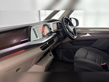 Used Volkswagen Multivan 2024 for sale - 78442392: Photo