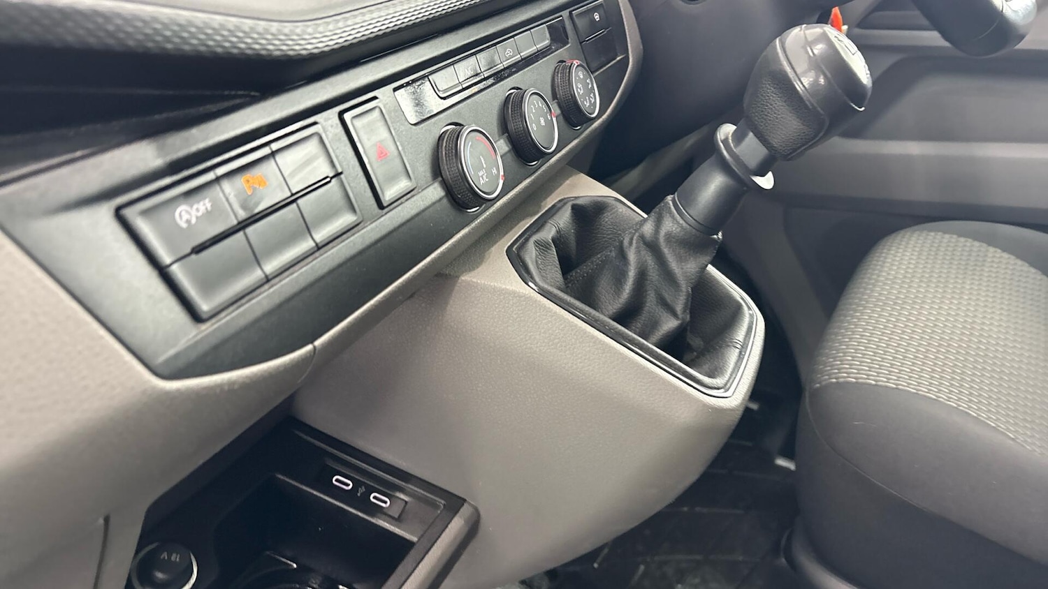 Used Volkswagen Transporter 2022 for sale - 77701415: Photo 35