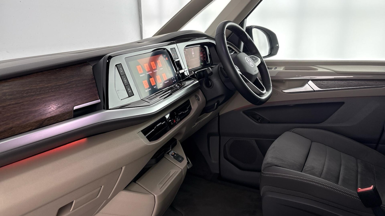 Used Volkswagen Multivan 2024 for sale - 77791247: Photo 2