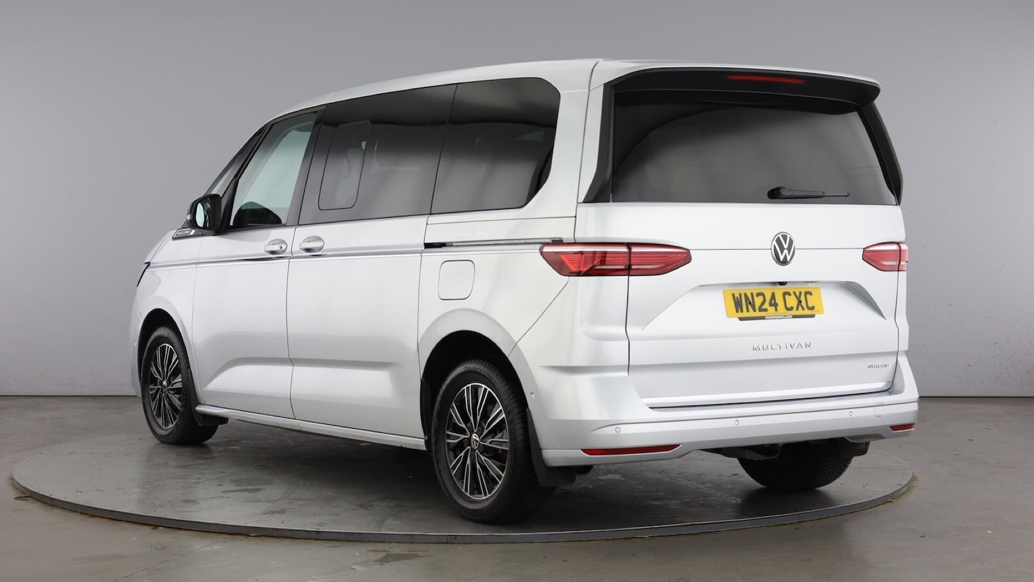 Used Volkswagen Multivan 2024 for sale - 77791247: Photo 3