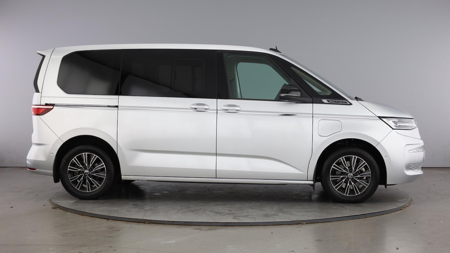 Used Volkswagen Multivan 2024 for sale - 77791247: Photo 4