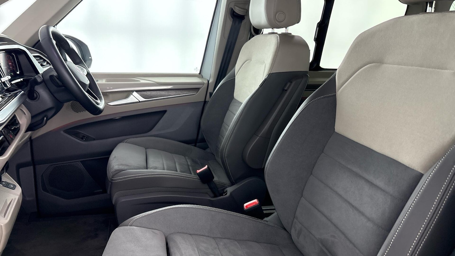 Used Volkswagen Multivan 2024 for sale - 77791247: Photo 46