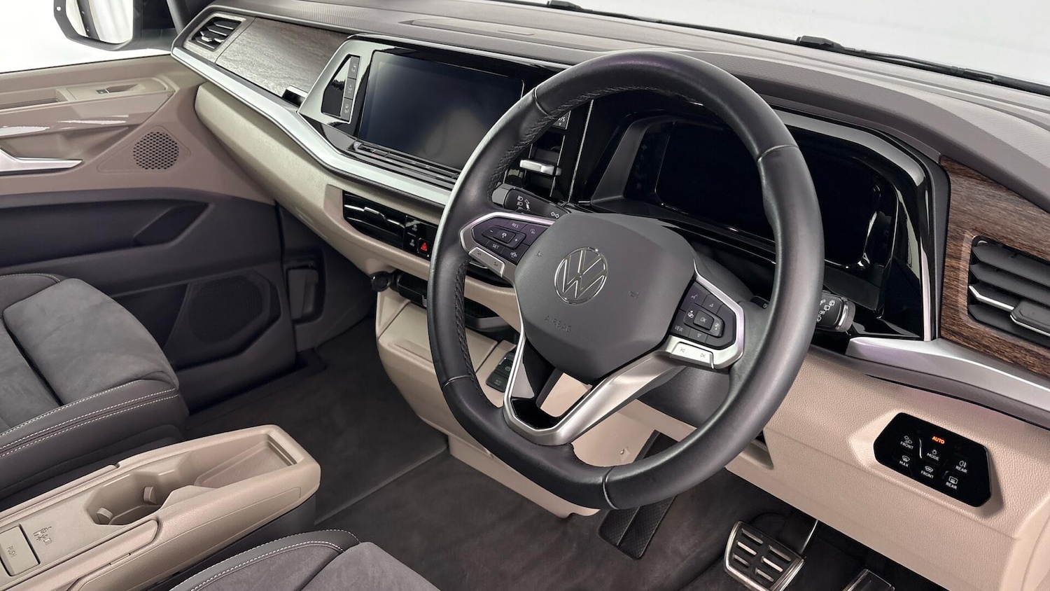 Used Volkswagen Multivan 2024 for sale - 77791247: Photo 6