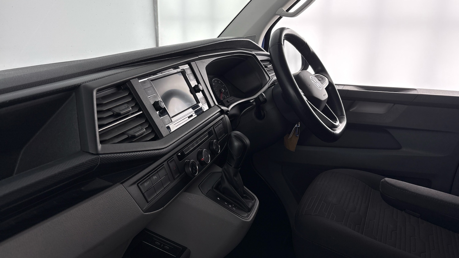 Used Volkswagen Transporter Shuttle 2021 for sale - 77602649: Photo 2