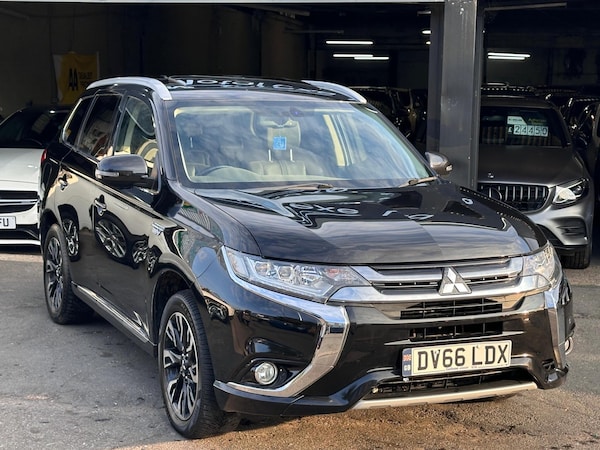 Used Mitsubishi Outlander 2016 for sale - 75677660: Photo 2