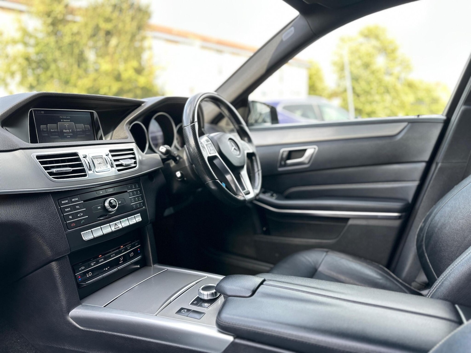 Used Mercedes-Benz E-Class 2015 for sale - 75991458: Photo 24