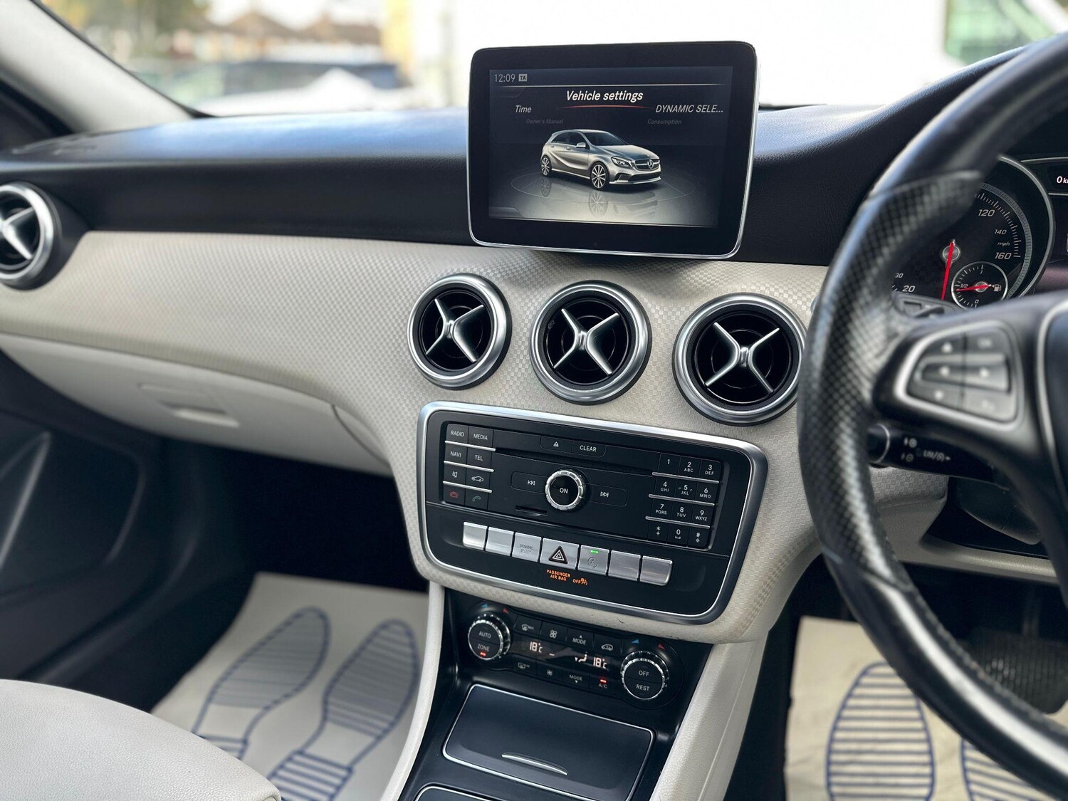 Used Mercedes-Benz A-Class 2015 for sale - 76138001: Photo 31