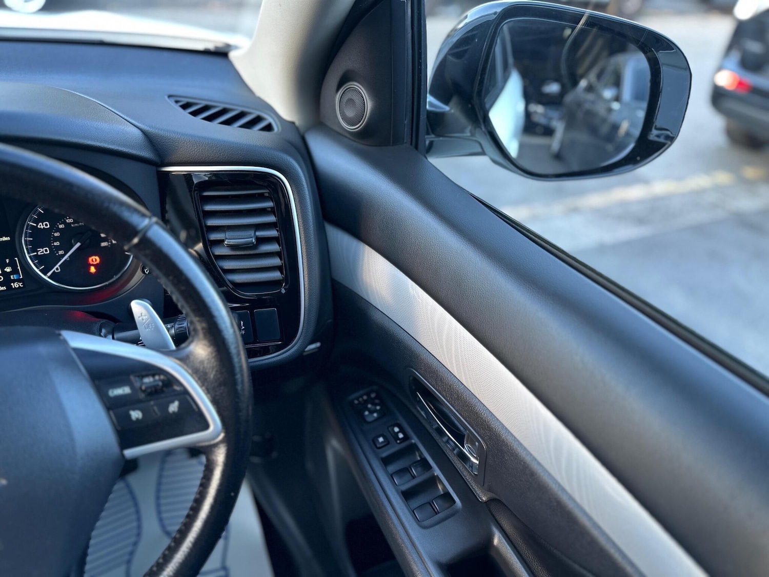 Used Mitsubishi Outlander 2015 for sale - 76000872: Photo 25