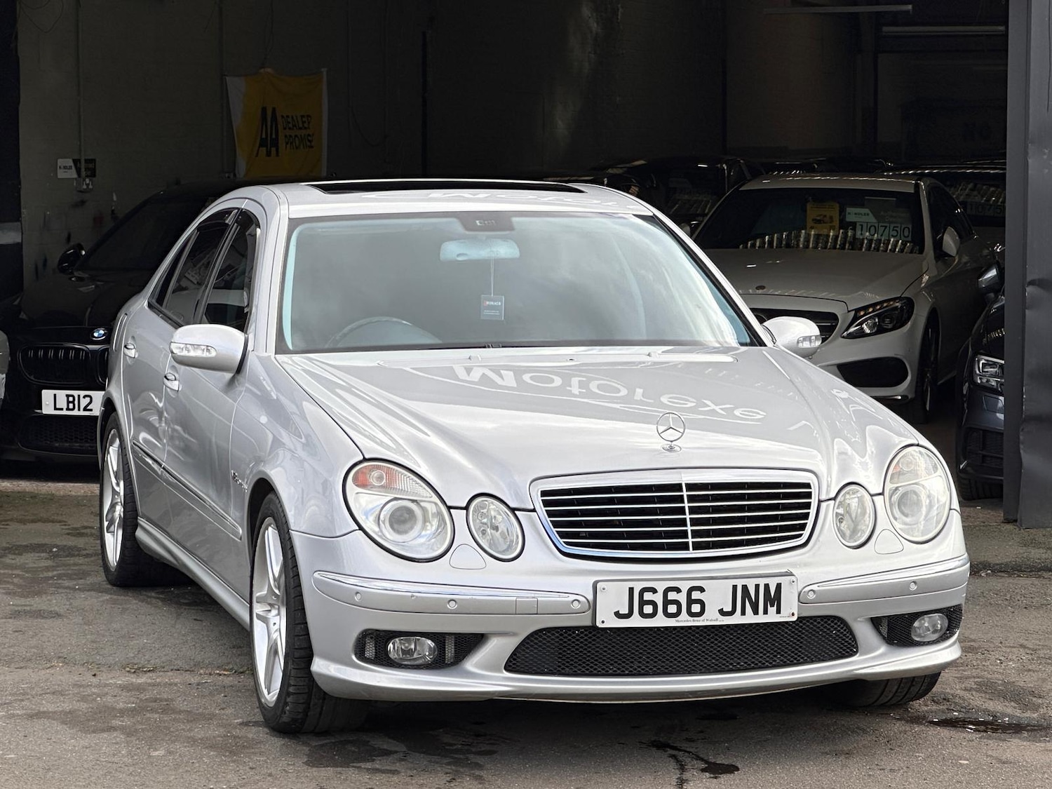 Used Mercedes-Benz E Class for sale - 77839832: Photo 2