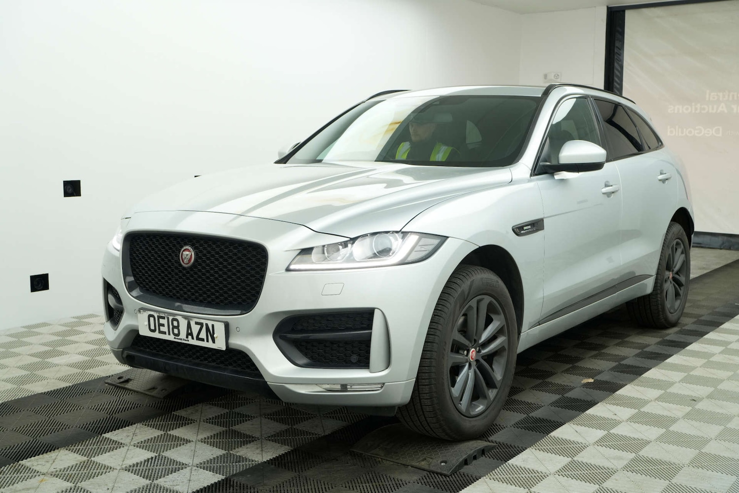 Used Jaguar F-Pace 2018 for sale - 78063291: Photo 3