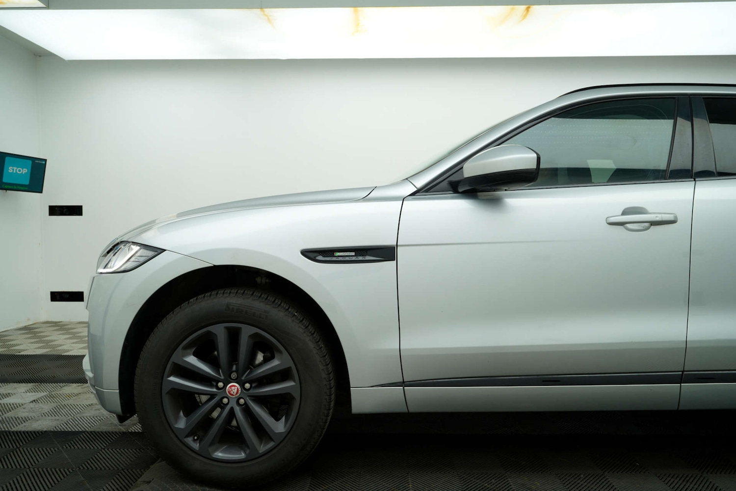 Used Jaguar F-Pace 2018 for sale - 78063291: Photo 6
