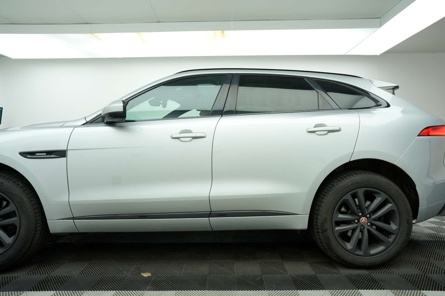 Used Jaguar F-Pace 2018 for sale - 78063291: Photo 8